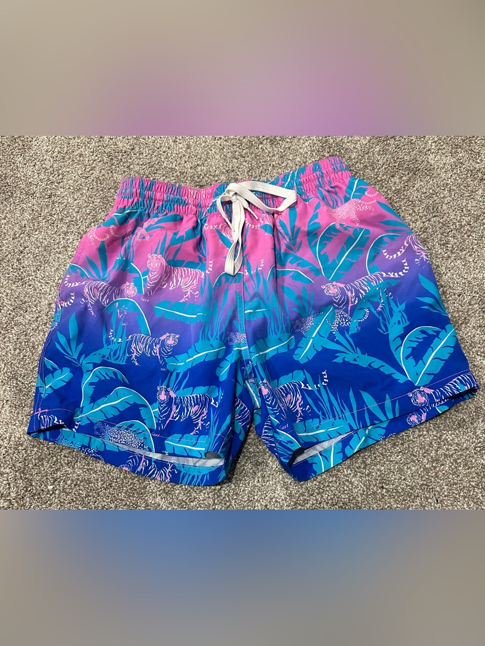 Chubbies Hydrofoil Classic Swim Trunks Jungle Tiger Medium 5.5” Inseam Blue Pink